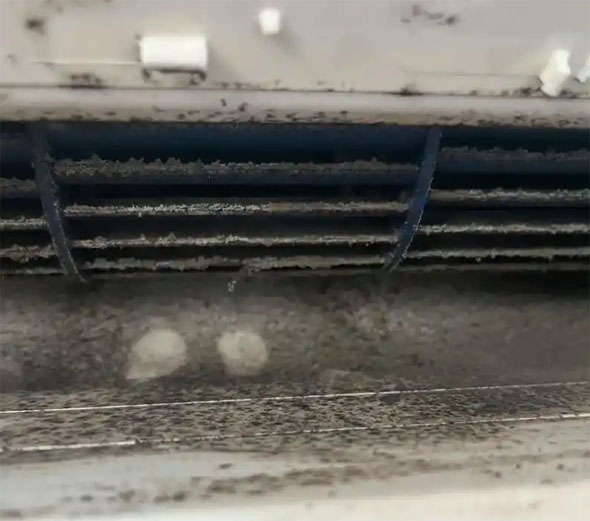 望江空调吹的风有股烧焦味是怎么回事